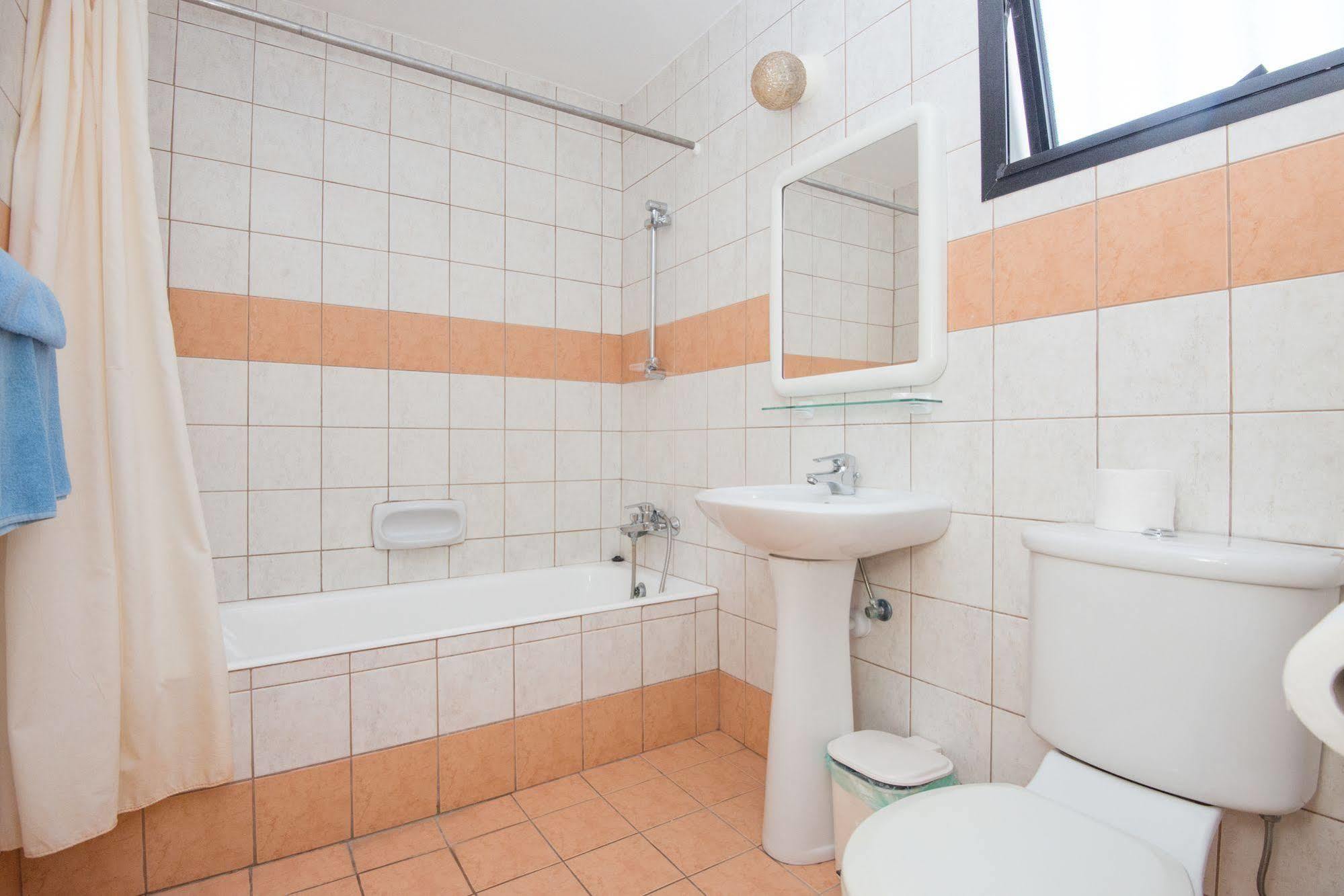 Kkaras Hotel 3 Star Aya Napa Dış mekan fotoğraf