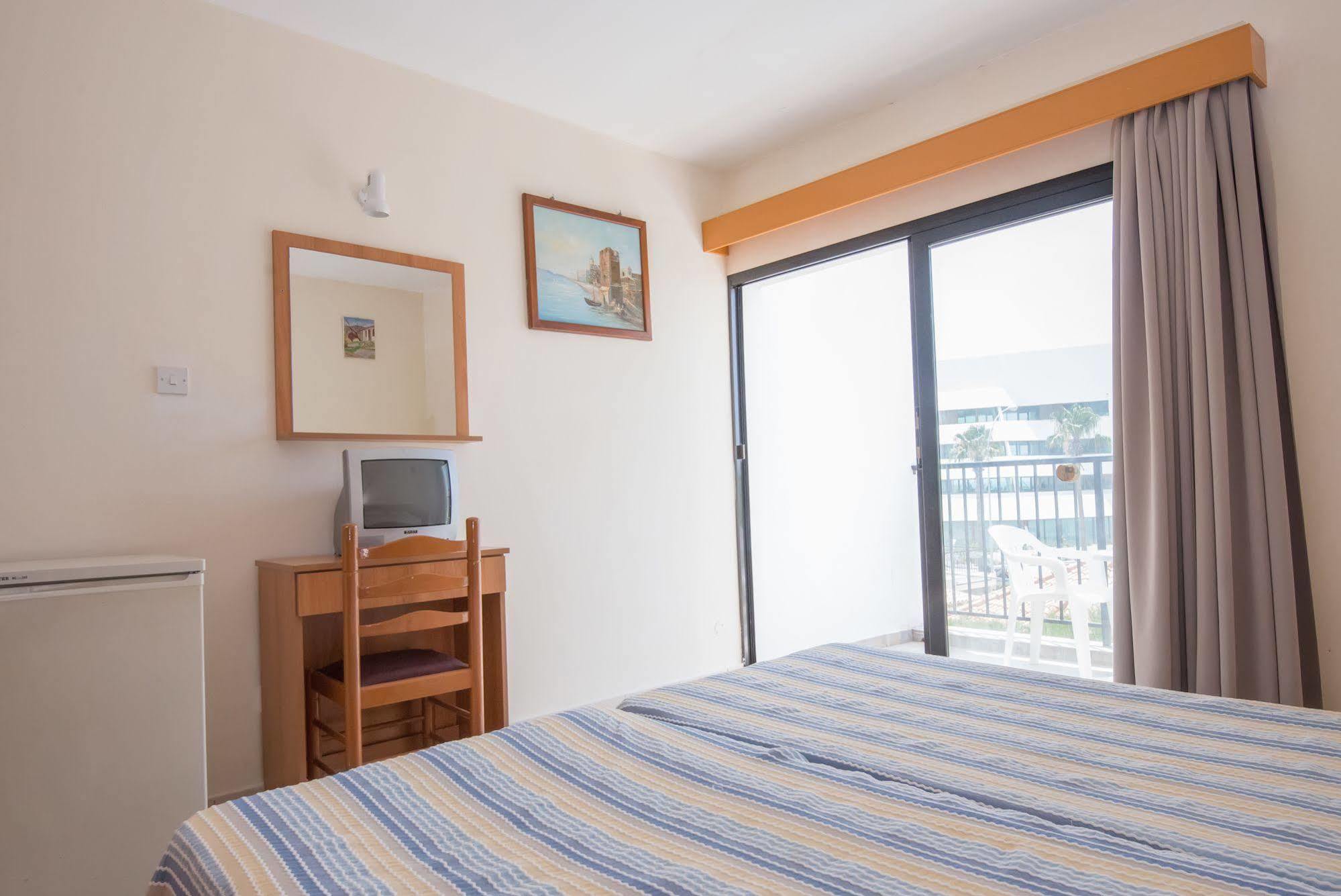 Kkaras Hotel 3 Star Aya Napa Dış mekan fotoğraf