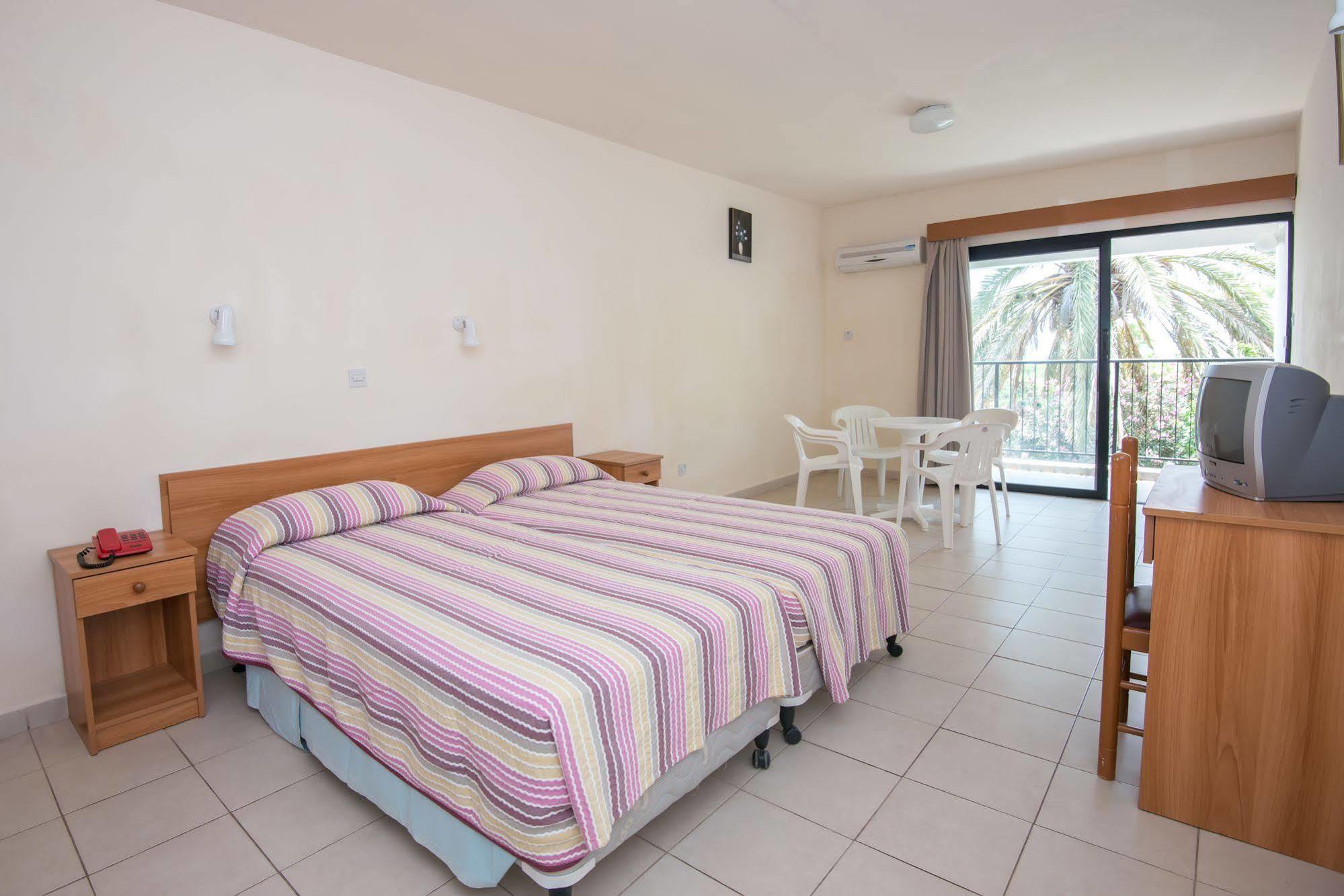 Kkaras Hotel 3 Star Aya Napa Dış mekan fotoğraf