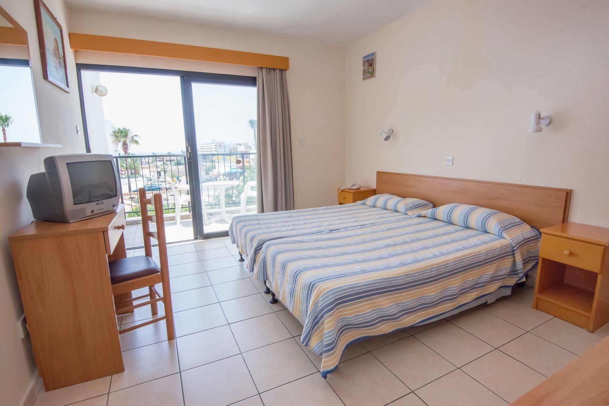 Kkaras Hotel 3 Star Aya Napa Dış mekan fotoğraf
