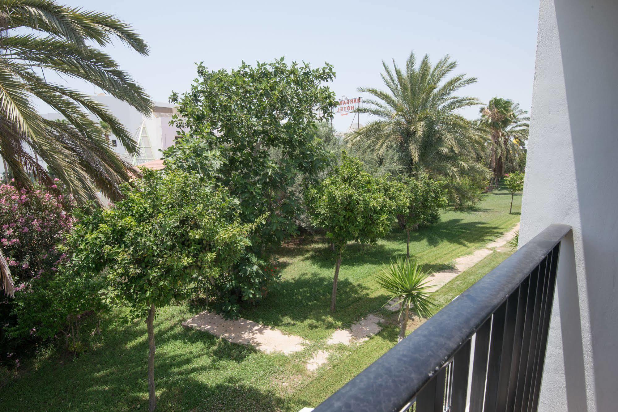 Kkaras Hotel 3 Star Aya Napa Dış mekan fotoğraf